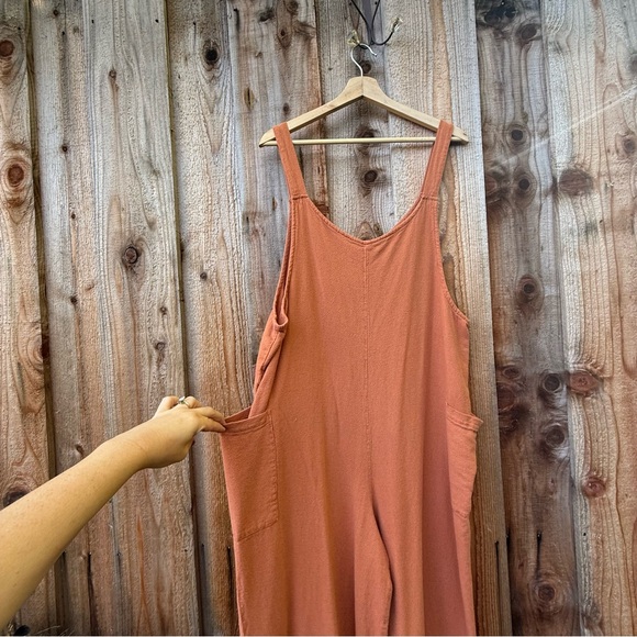Burnt Orange Wide-Leg Cropped Overall Jumpsuit 🌿 - Picture 3 of 6